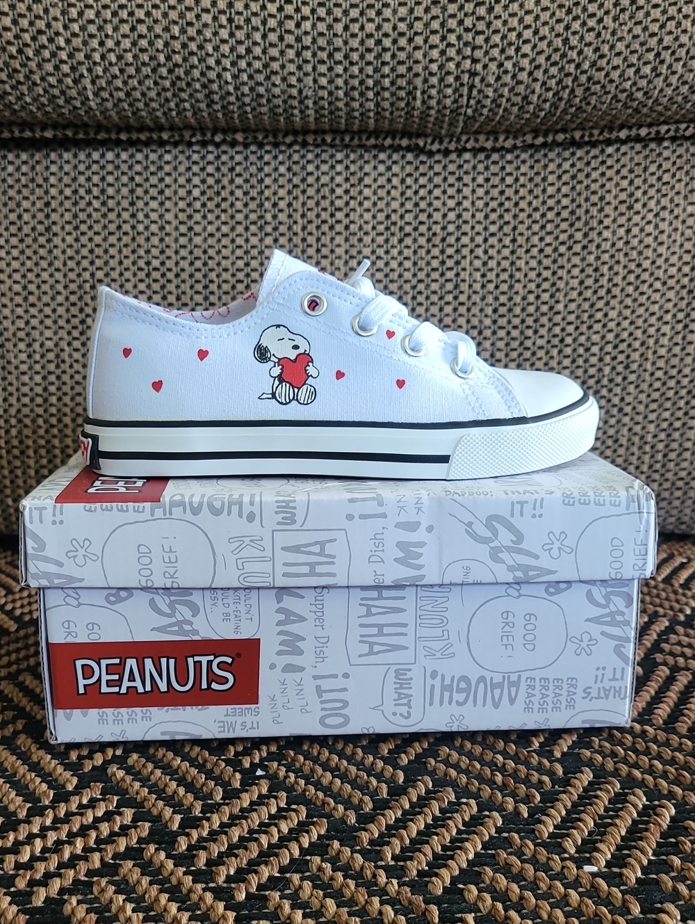 Peanuts White Sneakers with Red Heart Snoopy Accent Sz 12